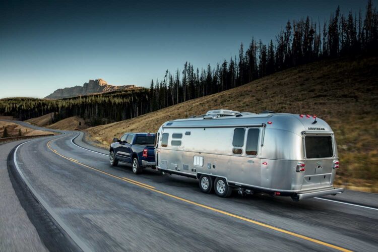 RAM 1500 Limited med Airstream campingvogn