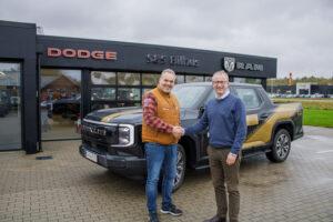 Direktør for S&S Bilhus Brian Bach (tv) og Salgchef Allan Hagelskjær fra RSA Danmark, Maxus impotør (th)