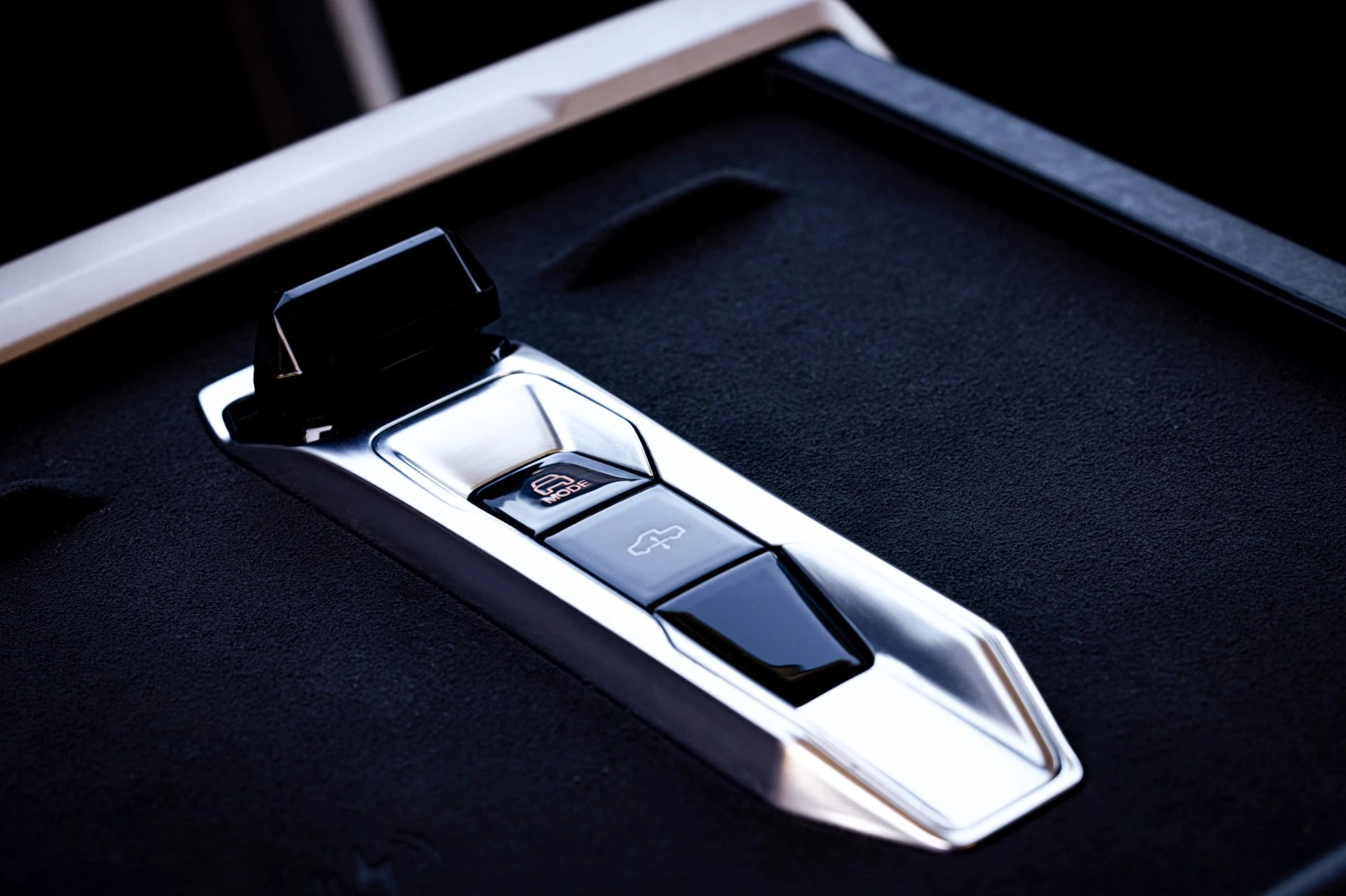 Maxus eTerron 9 - Luftaffjedring for og bag